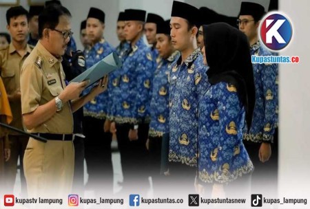 Kupas Tuntas Pns Di Pesisir Barat Terima Sk Pengangkatan