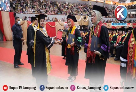 Kupas Tuntas 1 103 Lulusan Unila Mengikuti Prosesi Wisuda Periode IV