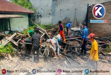 Kupas Tuntas Diduga Korsleting Listrik Rumah Semi Permanen Di