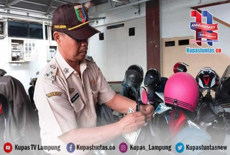 Kupas Tuntas Mulai Diterapkan Pemasangan Stiker Pada Kendaraan Mati