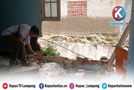 Kupas Tuntas Tembok Rumah Warga Enggal Bandar Lampung Ambrol