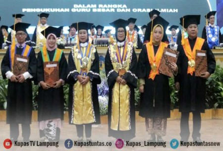 Kupas Tuntas Unila Kukuhkan Empat Guru Besar Rektor Semoga Jadi