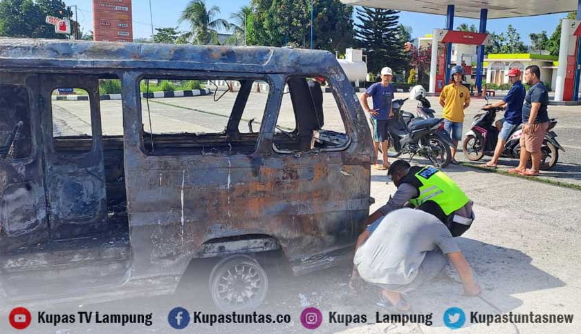 Kupas Tuntas Mobil Angkot Hangus Terbakar Didepan Spbu Penengahan