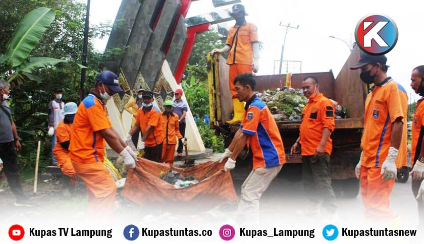 Kupas Tuntas Petugas Angkut Kubik Sampah Pemkot Bakal Tambah Cctv