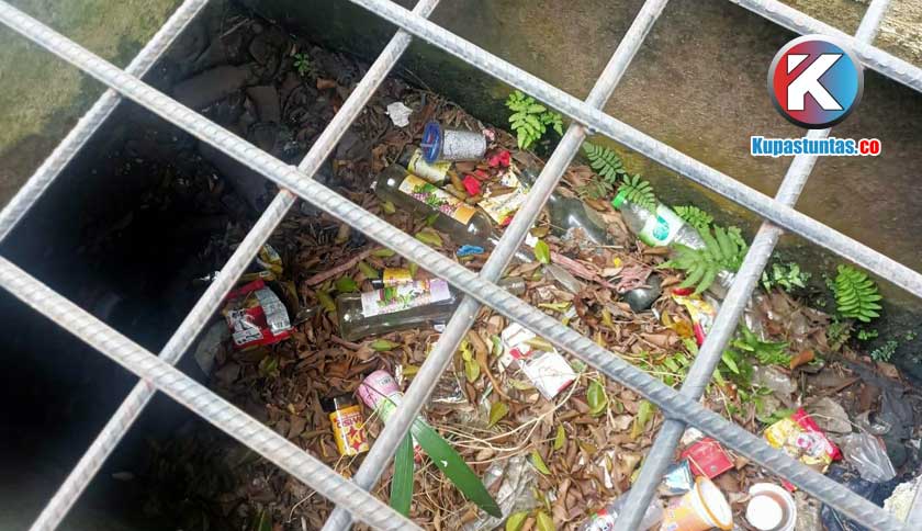 Kupas Tuntas Sejumlah Botol Bekas Miras Ditemukan Di Trotoar Depan Pemkot Metro