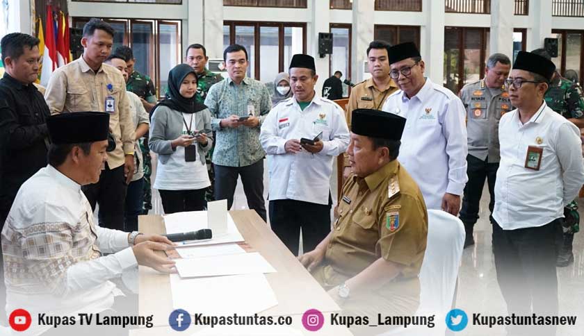 Kupas Tuntas Kakanwil Kemenag Lampung Dampingi Gubernur Wagub Dan Pejabat Serahkan Zakat