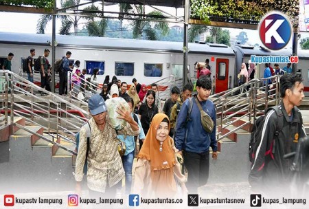 Kupas Tuntas H Lebaran Pemudik Kereta Api Naik Persen Pt Kai