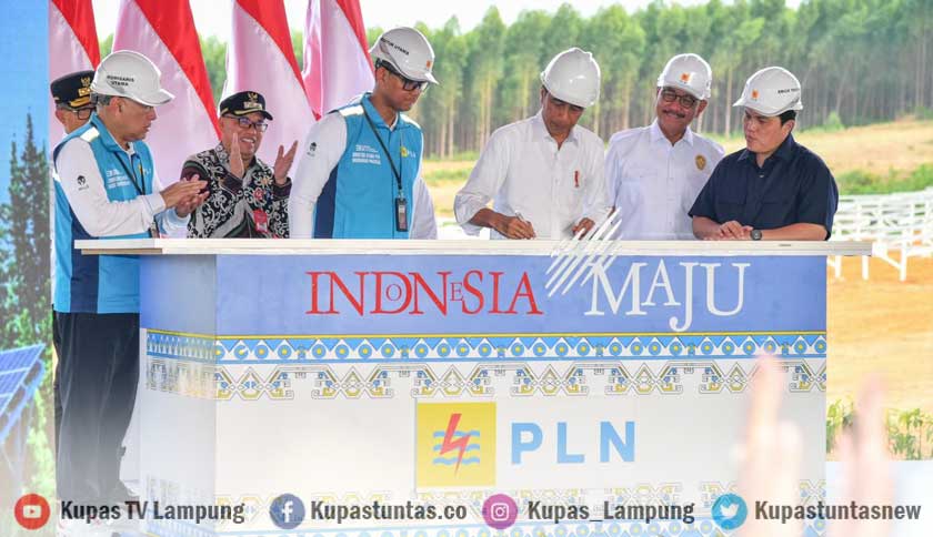 Kupas Tuntas - Presiden Jokowi Groundbreaking Pembangunan PLTS PLN 50 ...